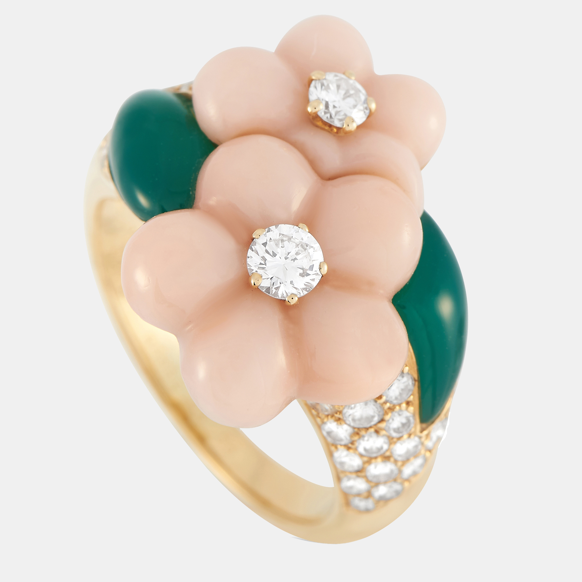Van cleef  arpels 18k yellow gold 0.82 ct diamond, coral, and chrysoprase flower ring
