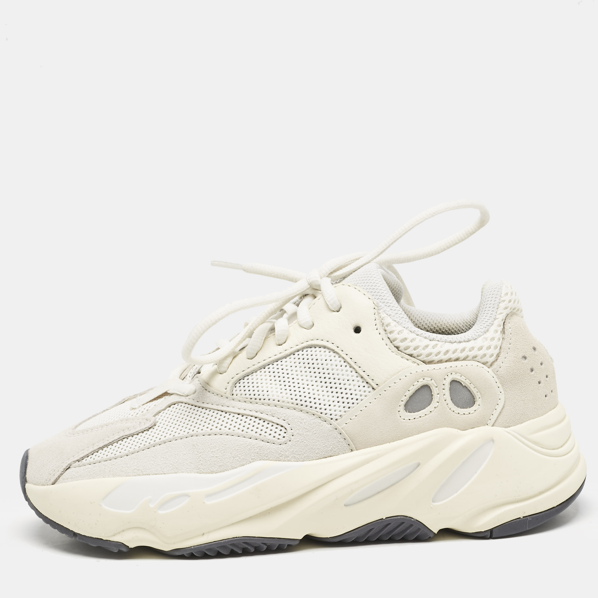 Yeezy x Adidas Cream Suede and Mesh Boost 700 Analog Sneakers Size 39 1/3
Yeezy x Adidas Cream Suede and Mesh Boost 700 Analog Sneakers Size 39 1/3