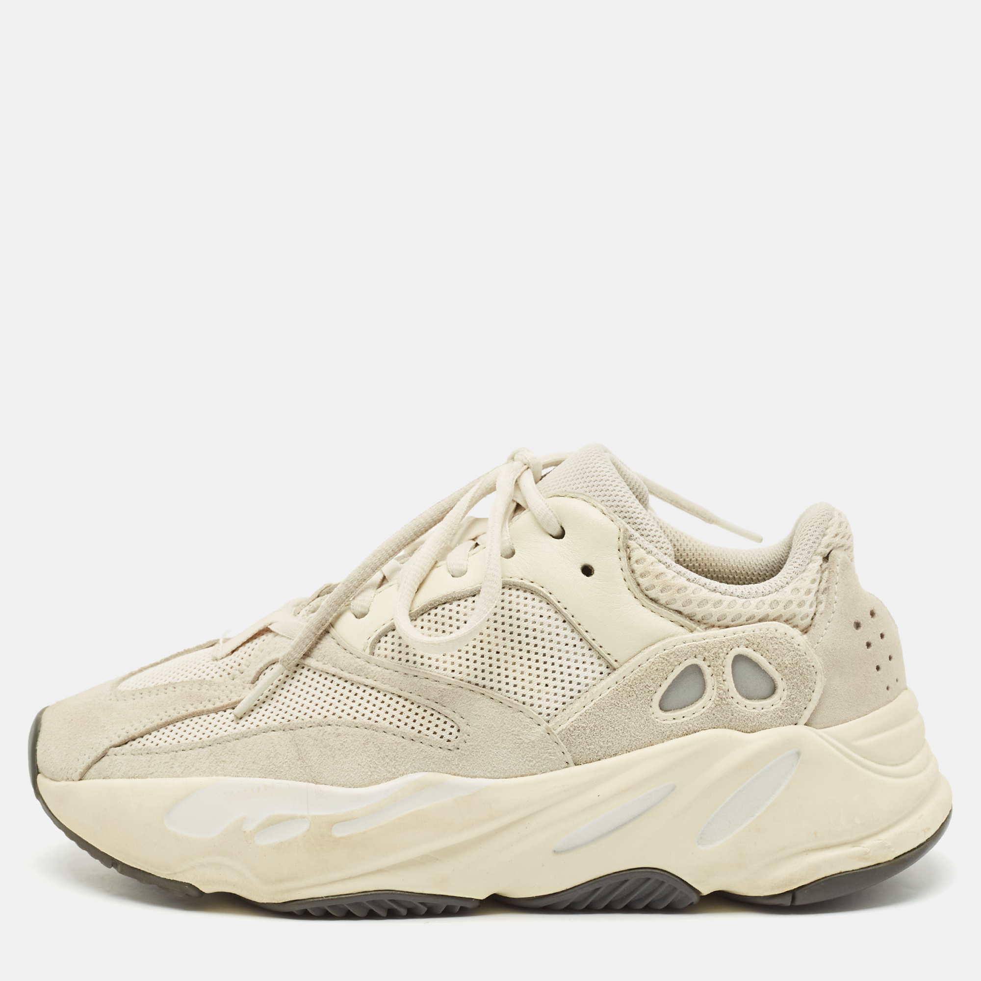 Yeezy x Adidas Cream Suede and Mesh Boost 700 Analog Sneakers Size 38 2/3
Yeezy x Adidas Cream Suede and Mesh Boost 700 Analog Sneakers Size 38 2/3