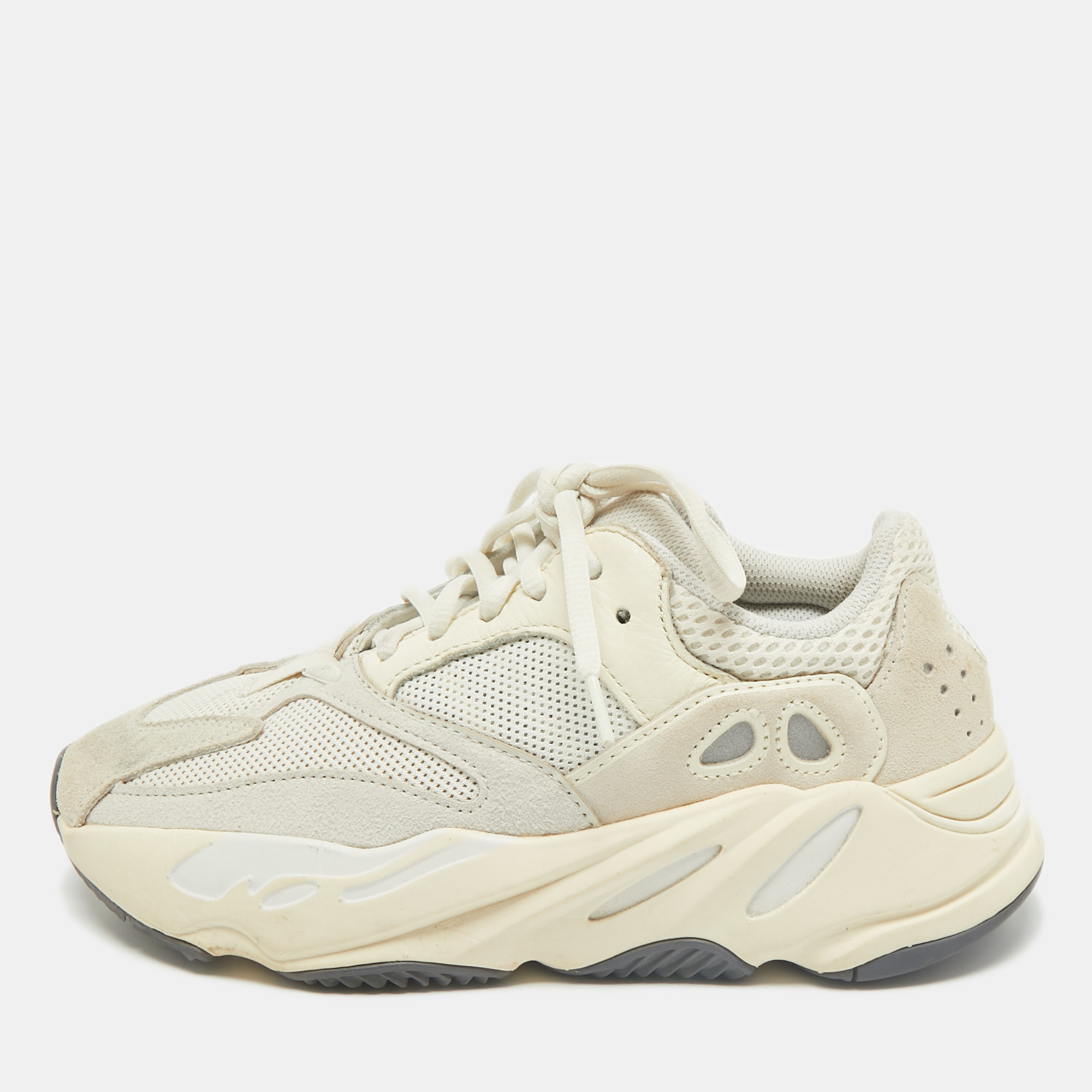 Yeezy x Adidas Cream Suede and Mesh Boost 700 Analog Sneakers Size 38 2/3
Yeezy x Adidas Cream Suede and Mesh Boost 700 Analog Sneakers Size 38 2/3