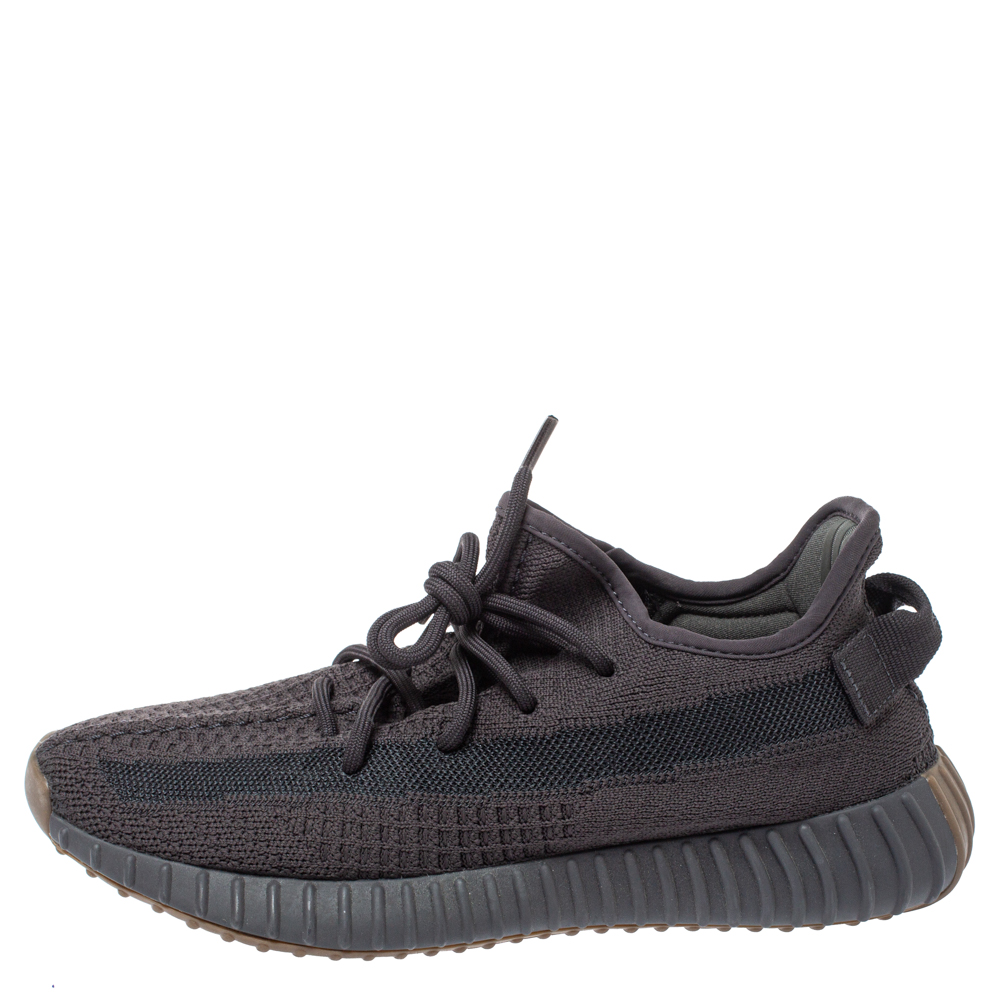 Yeezy x Adidas Dark Grey Cotton Knit Boost 350 V2 Cinder Sneakers Size 40 2/3
Yeezy x Adidas Dark Grey Cotton Knit Boost 350 V2 Cinder Sneakers Size 40 2/3