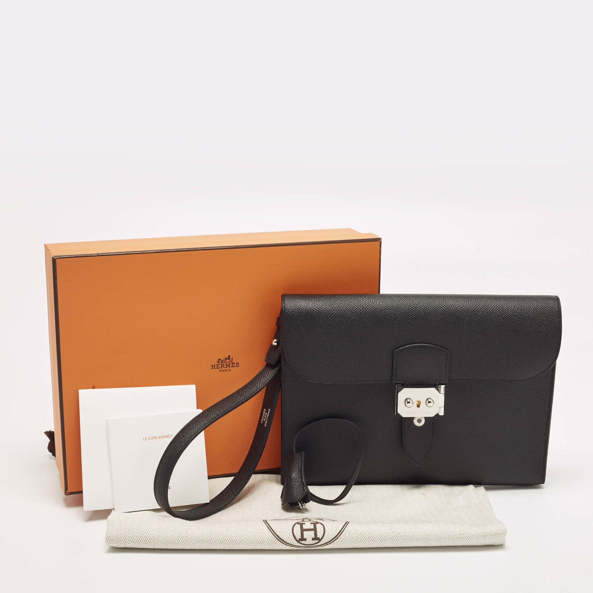 Hermes Sac a Depeches 24 Noir Epsom Leather Pouch in Pristine Condition