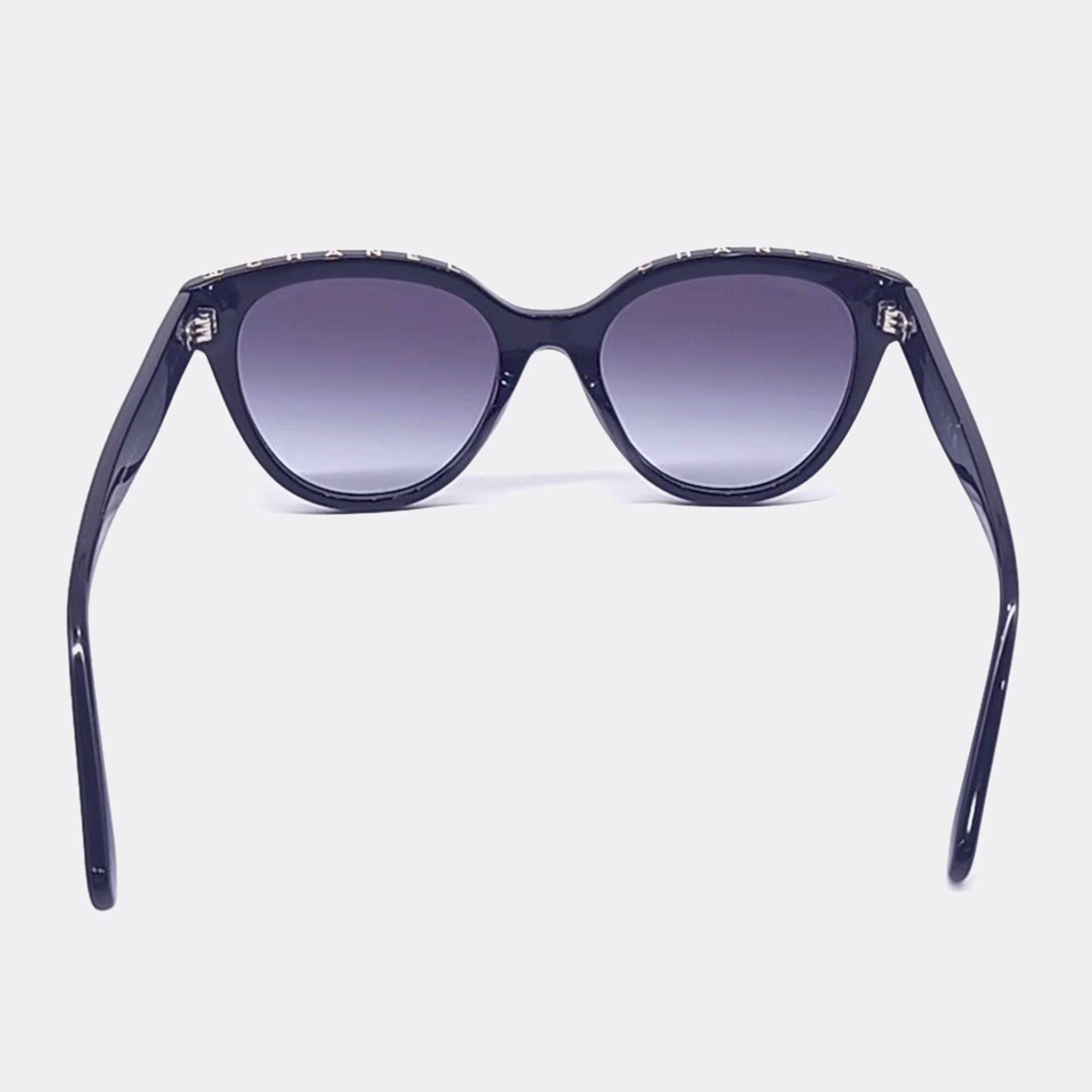 Pre-Owned Chanel Black Sunglasses in Good Condition