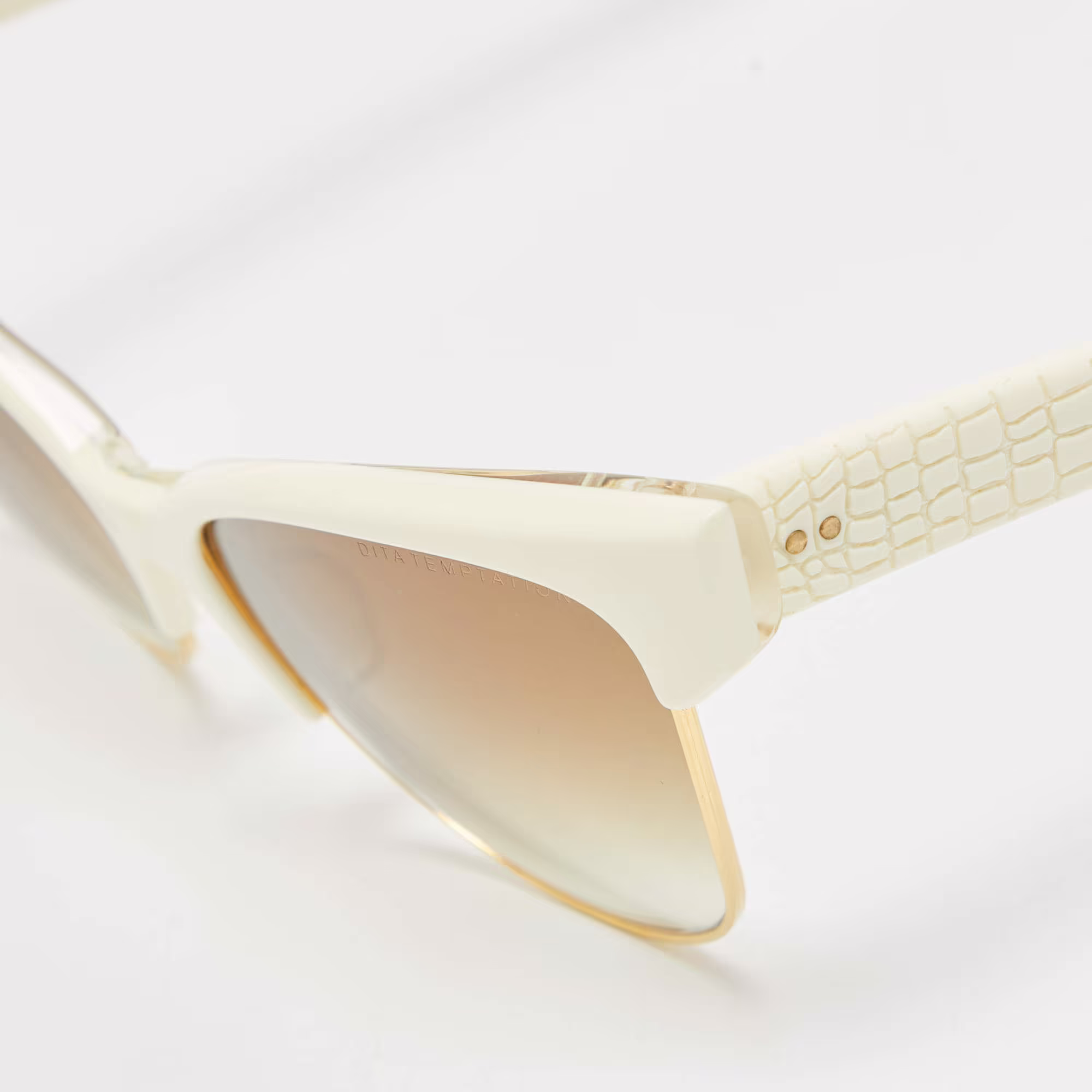 Pre-Owned Dita Off White/Brown Gradient Temptation Cat Eye Sunglasses in Good Condition
