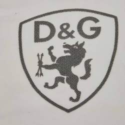 مملوكة مسبقًا ``` 
تي شيرت دولتشي أند غابانا جونيور أبيض بطبعة مفلوقة جيرسي 2-3 سنوات
```