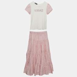 مملوكة مسبقًا مجموعة تي شيرت قطن أبيض ووردي وتنورة ماكسي فيرساتشي 10 سنوات