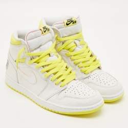 مملوكة مسبقًا Air Jordans Jordan 1 Retro High First Class Flight Size 46 White/Yellow Leather High Top Sneakers