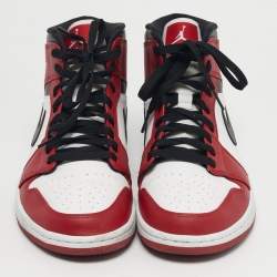 مملوكة مسبقًا حذاء رياضي اير جوردانز جلد أسود/رمادي جوردان 1 ميد شادو أحمر مقاس 45