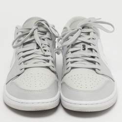 مملوكة مسبقًا حذاء رياضي نايك اير جوردن جوردن 1 ريترو جلد أزرق/أبيض بعنق منخفض مقاس 44