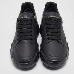 مملوكة مسبقًا Alexander McQueen Black Leather Oversized Runner Lace Up Sneakers Size 43