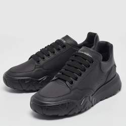 مملوكة مسبقًا Alexander McQueen Black Leather Oversized Runner Lace Up Sneakers Size 43