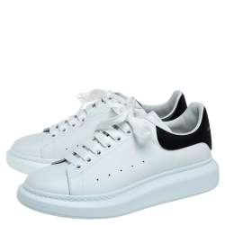 مملوكة مسبقًا Alexander McQueen White Leather Larry Low Top Sneakers Size 42