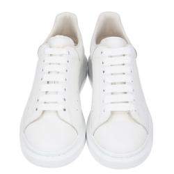 مملوكة مسبقًا Alexander McQueen White Leather Oversized Sneakers Size EU 45