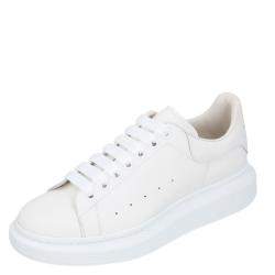 مملوكة مسبقًا Alexander McQueen White Leather Oversized Sneakers Size EU 45