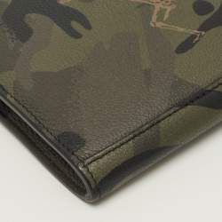 مملوكة مسبقًا Alexander McQueen Dancing Skeleton Green Camouflage Leather Clutch