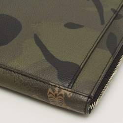مملوكة مسبقًا Alexander McQueen Dancing Skeleton Green Camouflage Leather Clutch