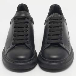 مملوكة مسبقًا Alexander McQueen Black Leather Oversized Low Top Sneakers Size 43