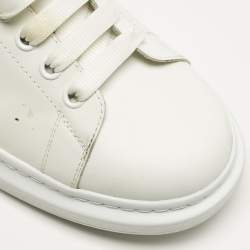 Pre Owned حذاء رياضي أليكساندر ماكوين جلدي أبيض/أسود كبير الحجم مقاس 45