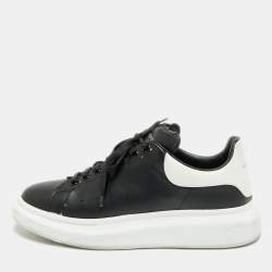 مملوكة مسبقًا Alexander McQueen Oversized Runner Size 46 Black/White Leather Lace Up Sneakers