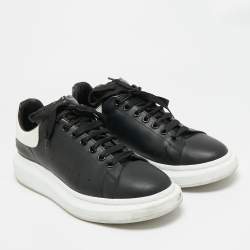 مملوكة مسبقًا Alexander McQueen Oversized Runner Size 46 Black/White Leather Lace Up Sneakers