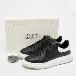 مملوكة مسبقًا Alexander McQueen Oversized Runner Size 46 Black/White Leather Lace Up Sneakers