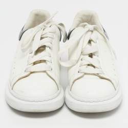 مملوكة مسبقًا حذاء رياضي ألكساندر ماكوين جلد أبيض / ذهبي كبير الحجم مقاس 35.5