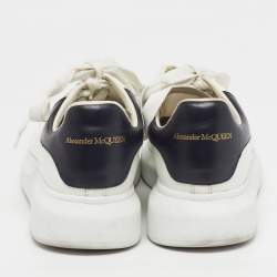 مملوكة مسبقًا حذاء رياضي ألكساندر ماكوين جلد أبيض / ذهبي كبير الحجم مقاس 35.5