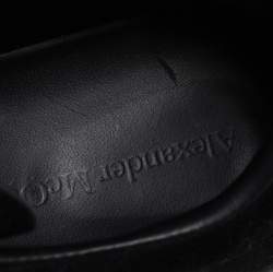 مملوكة مسبقًا Alexander McQueen Black Suede Oversized Low Top Sneakers Size 40