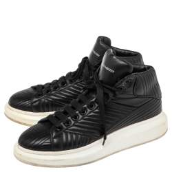 مملوكة مسبقًا حذاء رياضي أليكساندر ماكوين جلد أسود نمط كبير برباط مقاس 45