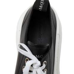 Pre Owned Alexander McQueen Black/White Leather And Rubber Tread Slick Low Top Sneakers Size 42