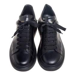 Pre Owned حذاء رياضي أليكساندر ماكوين جلد أسود كبير الحجم مقاس 42.5