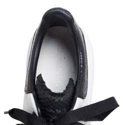 مملوكة مسبقًا حذاء رياضي أليكساندر ماكوين جلد أبيض/أسود كبير الحجم مقاس 42