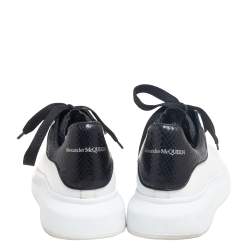 مملوكة مسبقًا حذاء رياضي أليكساندر ماكوين جلد أبيض/أسود كبير الحجم مقاس 42