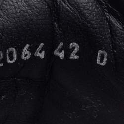 مملوكة مسبقًا حذاء رياضي أليكساندر ماكوين جلد أبيض/أسود كبير الحجم مقاس 42