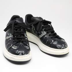 مملوكة مسبقًا حذاء رياضي أليكساندر ماكوين جلد طباعة فراشة أسود برباط مقاس 43