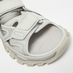 مملوكة مسبقًا صندل بخطاف خلفي جلد صناعي ومطاط رمادي بالنسياغا تراك مقاس 43