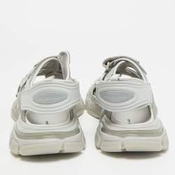 مملوكة مسبقًا صندل بخطاف خلفي جلد صناعي ومطاط رمادي بالنسياغا تراك مقاس 43