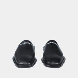 مملوكة مسبقًا Balenciaga Black Leather Mules Size 39