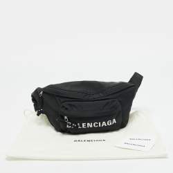 مملوكة مسبقًا Balenciaga Black/Navy Blue Nylon Belt Bag