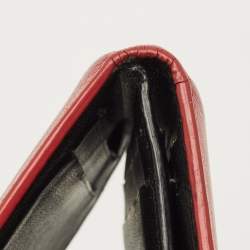 Pre Owned محفظة بالنسياغا جلد أحمر معدني بشعار ثنائية الطي