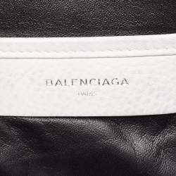 Pre Owned Balenciaga Off White Leather Logo Zip Pouch