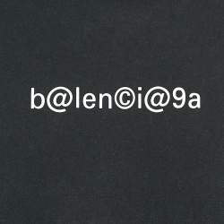 مملوكة مسبقًا تي شيرت بالنسياغا قطن أسود بطبعة الشعار مقاس صغير (إكس سمول)