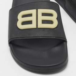 Pre Owned حذاء سلايد فلات بالنسياقا رمادي مطاطي بشعار BB مقاس 39