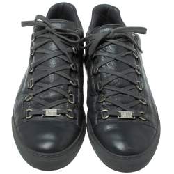 مملوكة مسبقًا حذاء رياضي بالنسياغا منخفض من أعلى أرنا جلد رمادي مقاس 43