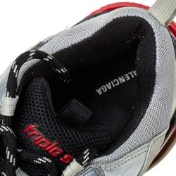 Pre Owned حذاء رياضي بالنسياغا تريبل أس نعل سميك جلد وشبك فضي مقاس 40