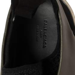 Pre Owned حذاء رياضي بالنسياغا سليب أون تريكو قماش و جلد و سويدي كاكي و أسود مقاس 43