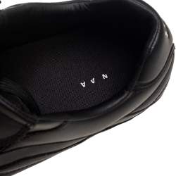 Pre Owned حذاء رياضي كرة قدم بالنسياغا جلد أسود مطبوع شعار المار كة مقاس 43