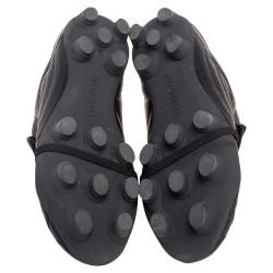 Pre Owned حذاء رياضي كرة قدم بالنسياغا جلد أسود مطبوع شعار الماركة مقاس 43