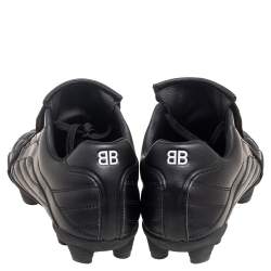 Pre Owned حذاء رياضي كرة قدم بالنسياغا جلد أسود مطبوع شعار الماركة مقاس 43