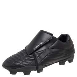 Pre Owned حذاء رياضي كرة قدم بالنسياغا جلد أسود مطبوع شعار الماركة مقاس 43